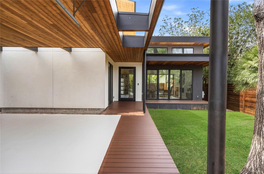 Photo of 2306 S 2nd ST, Austin, TX 78704 (MLS # 4187368)