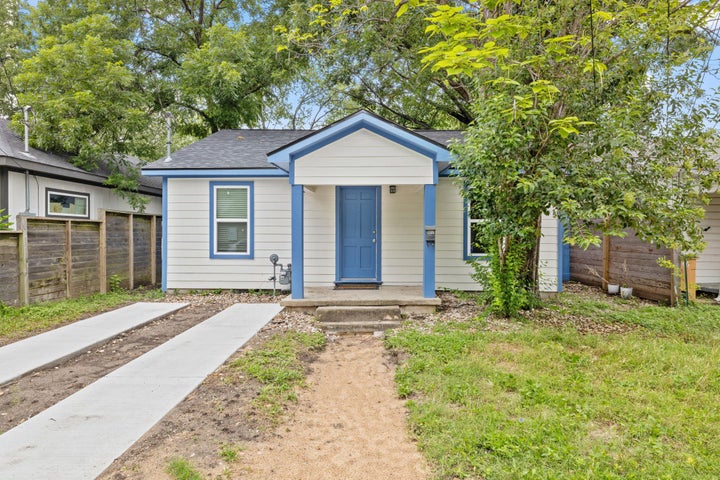 Photo 1 of 38 — 907 E 53rd ST, Austin, TX 78751