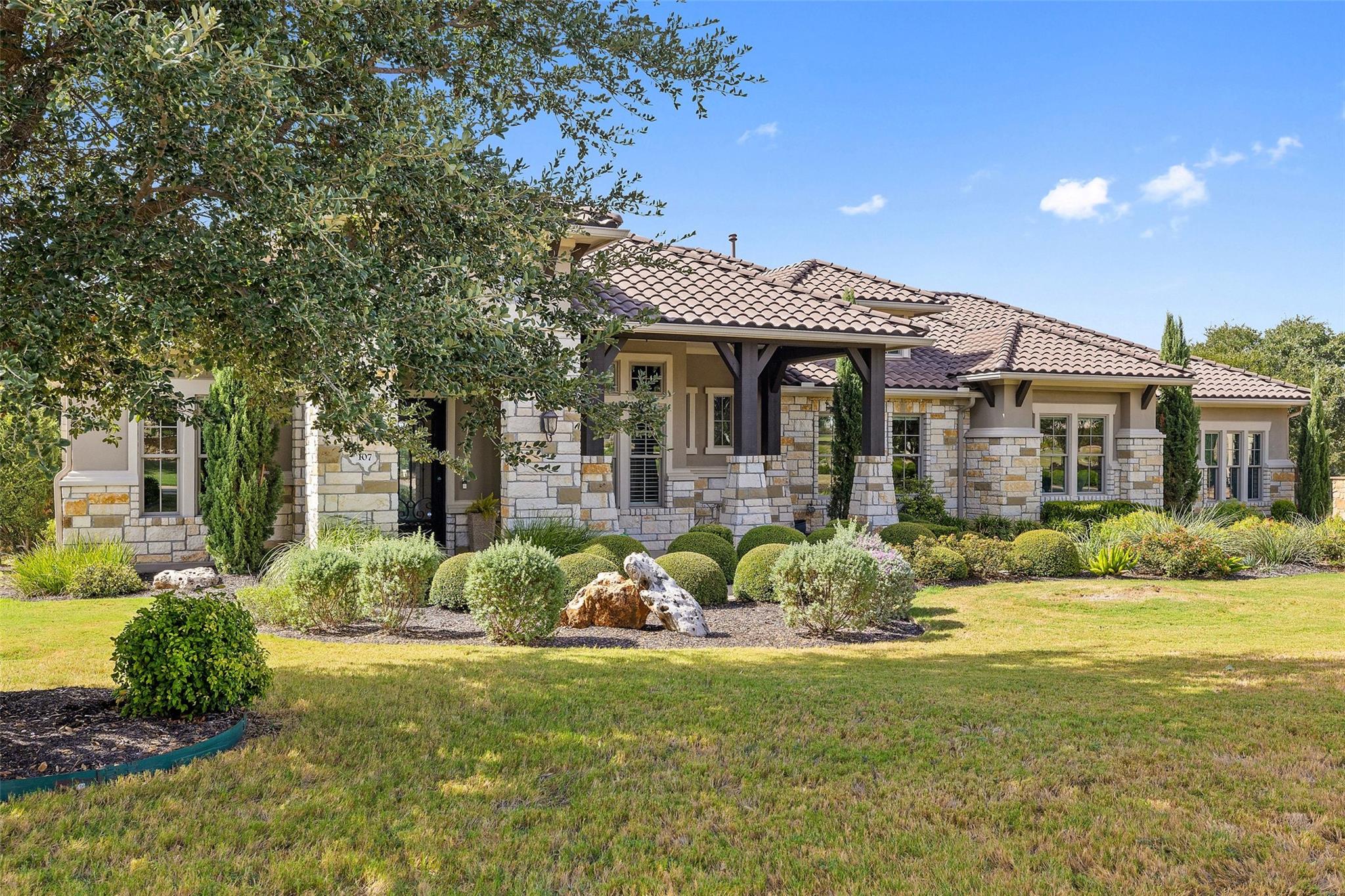 107 Birdstone LN