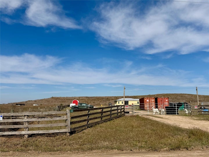 Photo 1 of 32 — 2051 County Road 102, Columbus, TX 78934