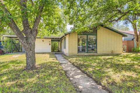 Photo of 1611 Suffolk DR, Austin, TX 78723 (MLS # 9414914)
