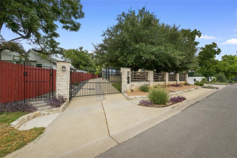 Photo of 1612 S 3rd ST #B, Austin, TX 78704 (MLS # 5752011)
