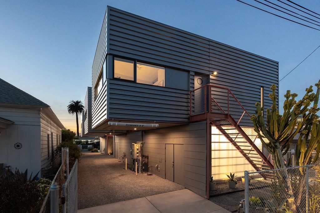 Photo of 161 N Garden ST, Out of State, CA 93001 (MLS # 4894950)