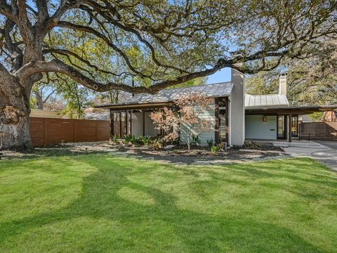 Photo of 2704 Oakhurst Ave, Austin, TX 78703 (MLS # 4468474)