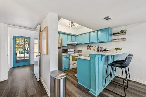 Tiny photo for 115 Comanche PT, Point Venture, TX 78645 (MLS # 4947311)