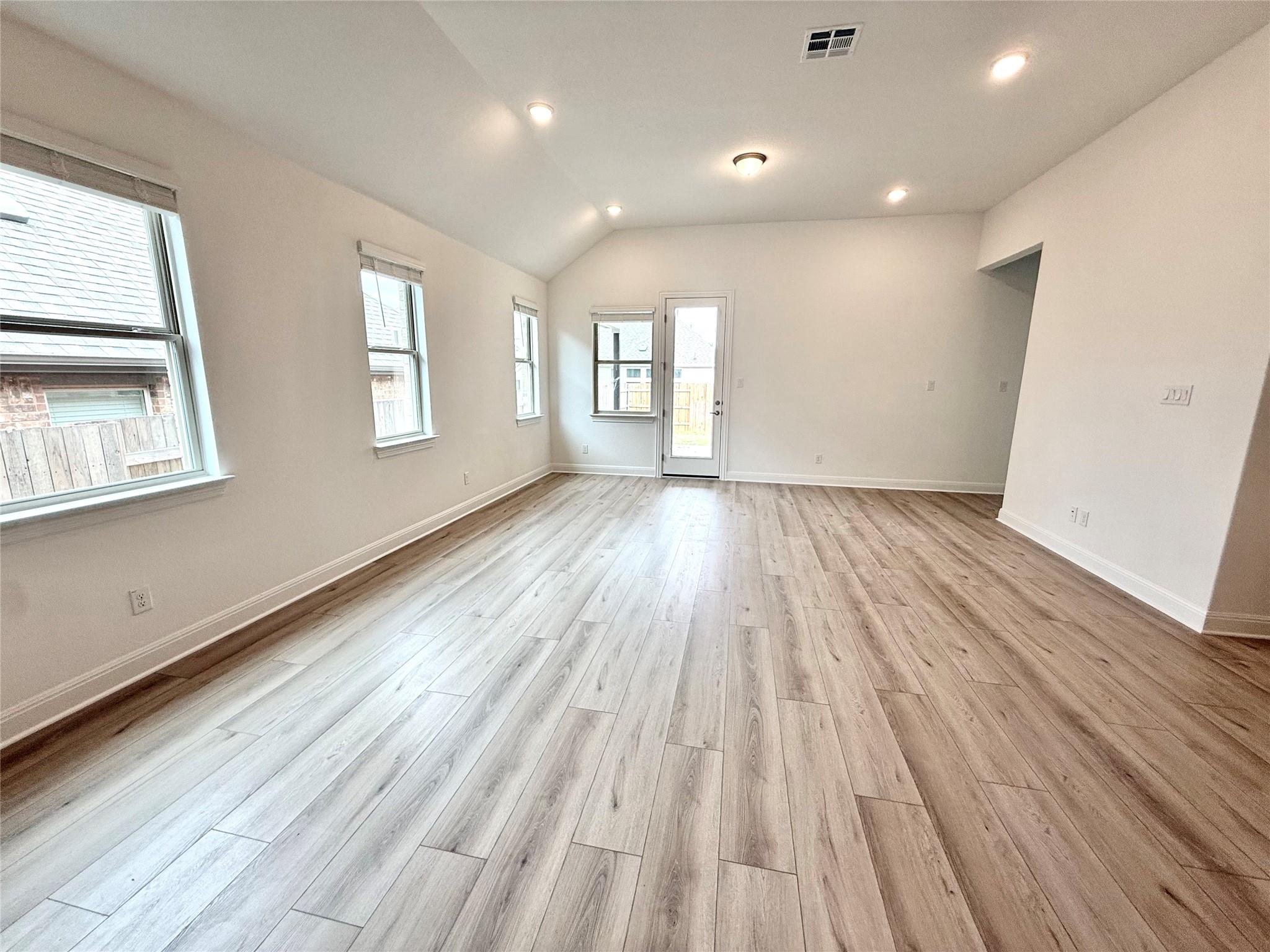 241 Mango CIR