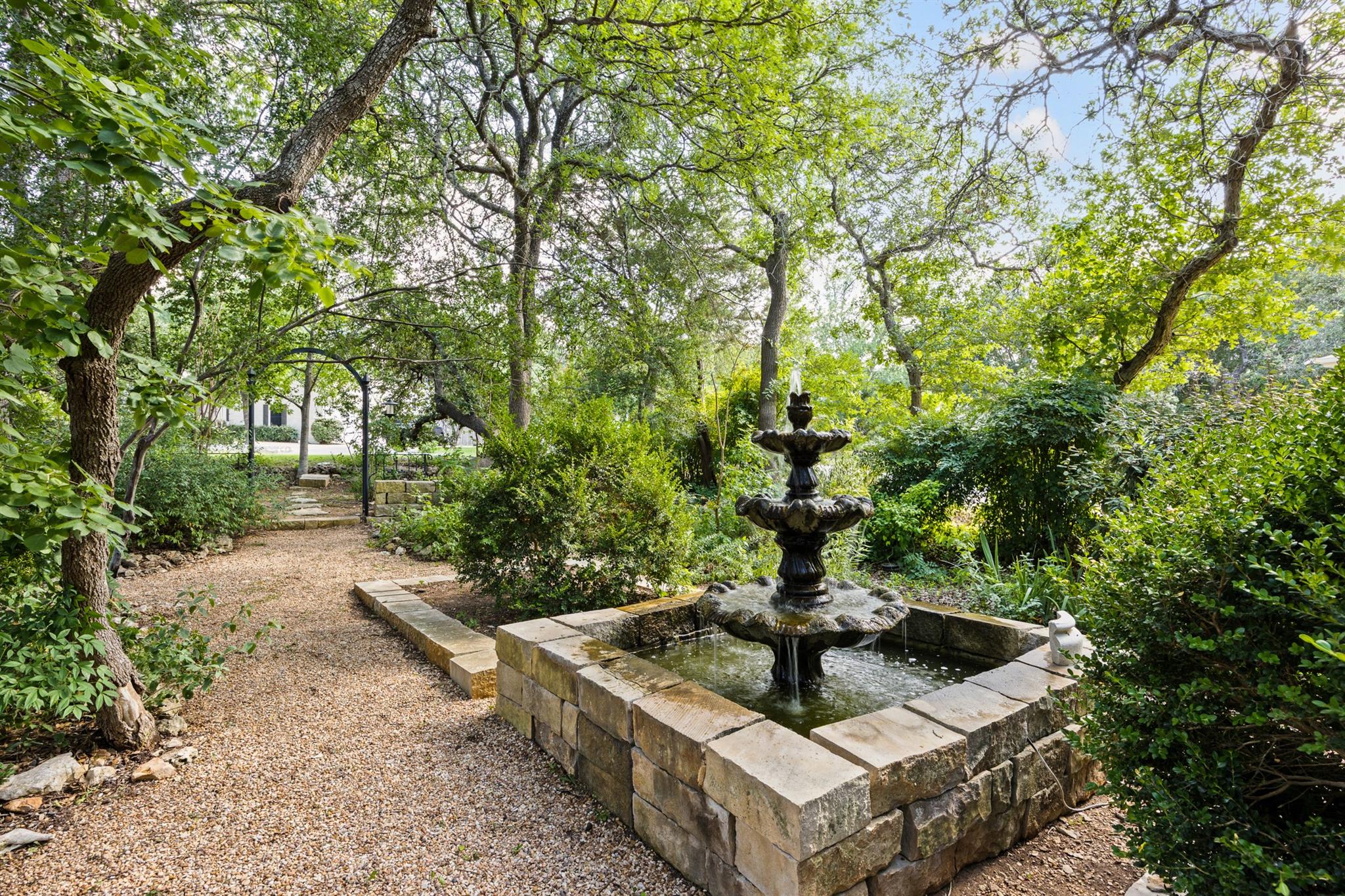 100 Broad Vista CT