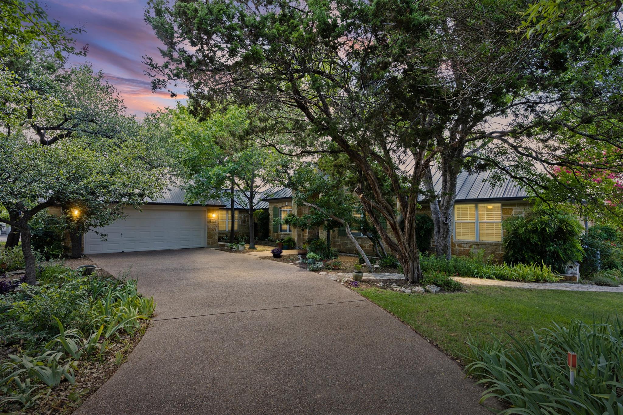 100 Broad Vista CT