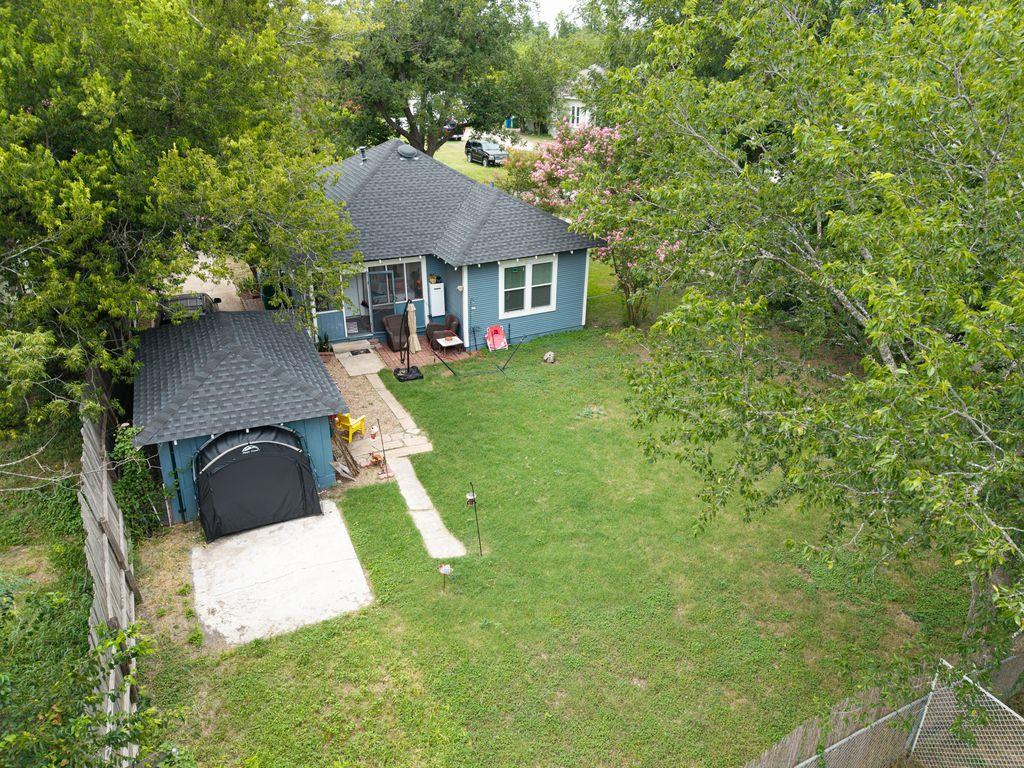 1111 McLain ST