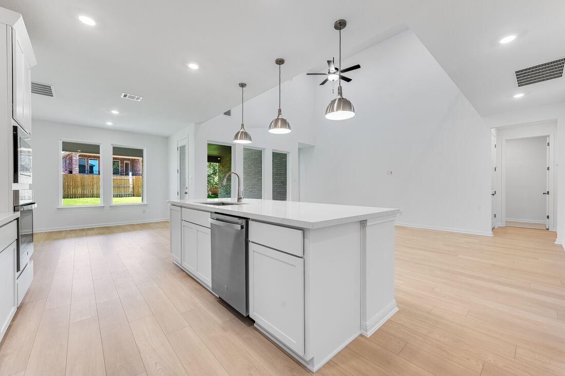 112 Amber Oak LN