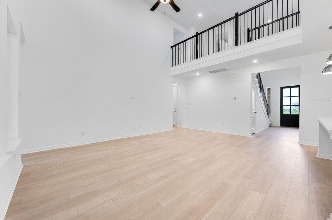 112 Amber Oak LN
