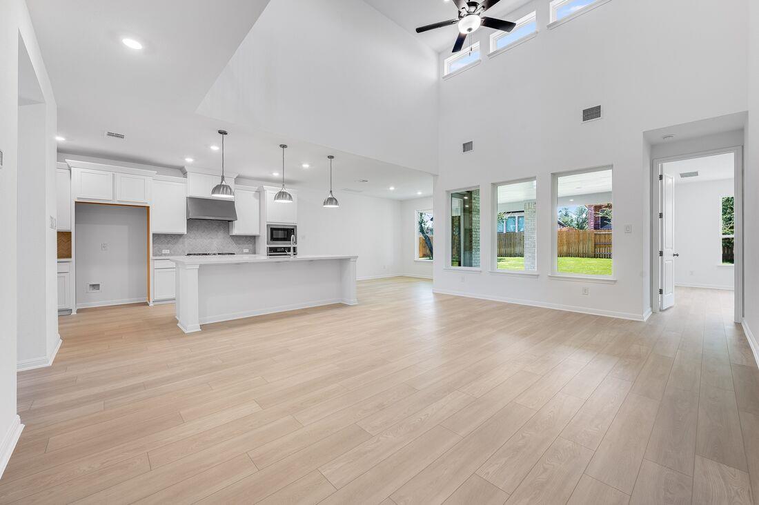 112 Amber Oak LN