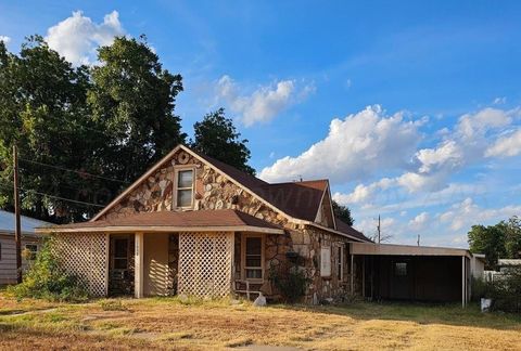 Photo of 1608 Backus ST, Paducah, TX 79248 (MLS # 6454656)