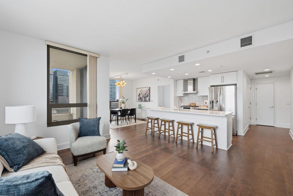 300 Bowie ST 1101