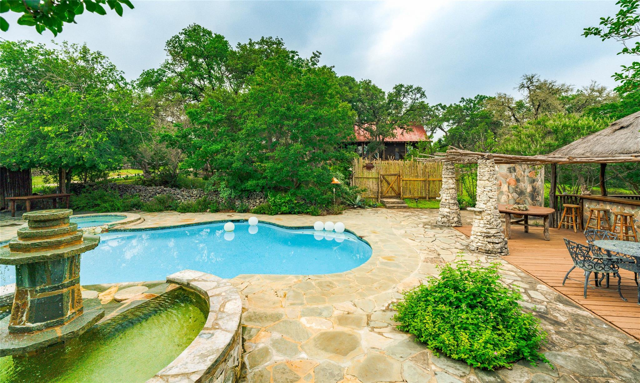 1218 Oakwood LOOP