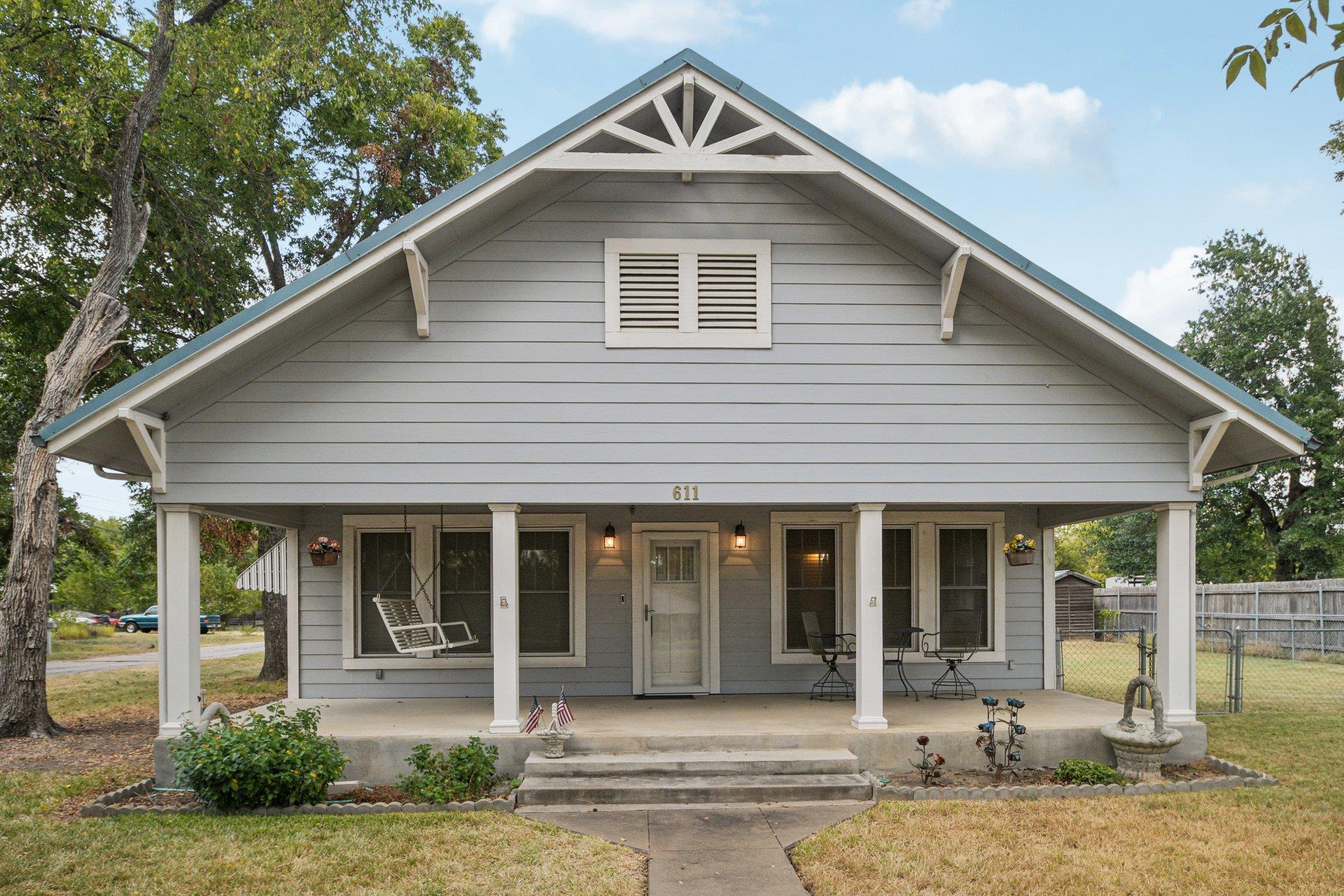 611 N Main ST