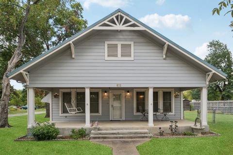 611 N Main ST Elgin TX 78621