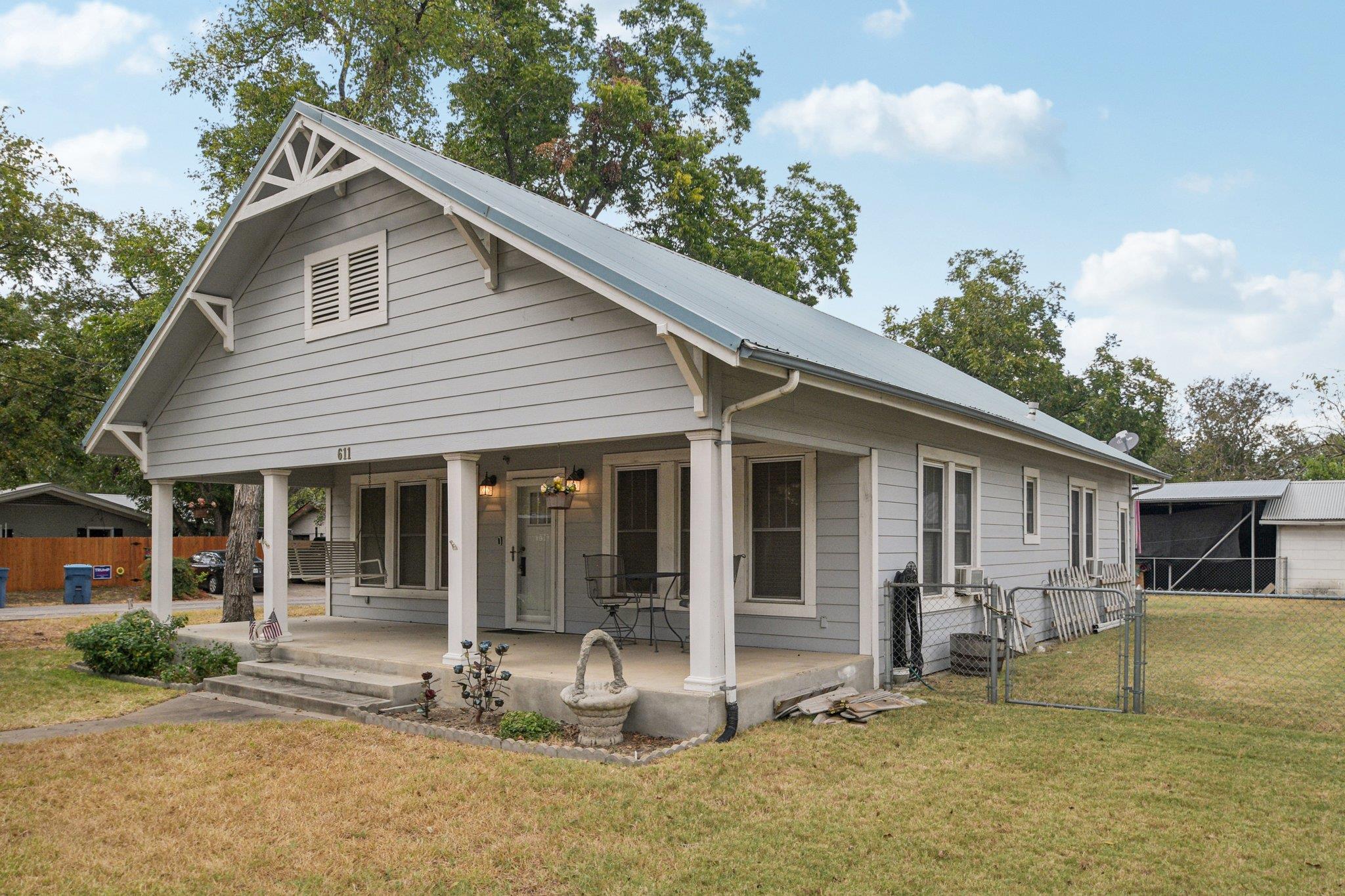 611 N Main ST