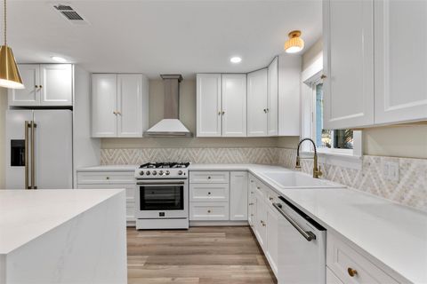 Tiny photo for 12333 Blue Water DR, Austin, TX 78758 (MLS # 3585203)