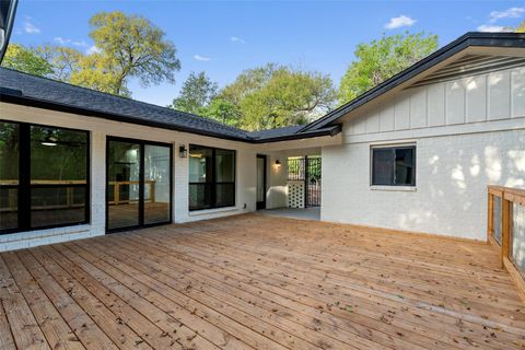 Photo of 12333 Blue Water DR, Austin, TX 78758 (MLS # 3585203)