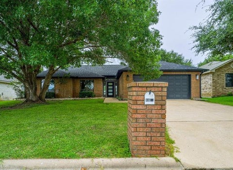 Photo of 416 Spyglass ST, Meadowlakes, TX 78654 (MLS # 4304792)