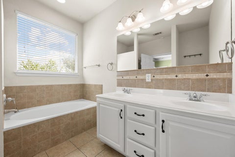Tiny photo for 10210 Twin Lake LOOP, Dripping Springs, TX 78620 (MLS # 7324351)