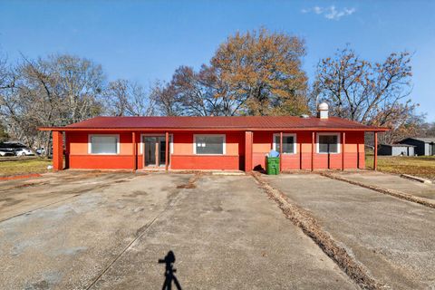 708 W 8th ST Hearne TX 77859