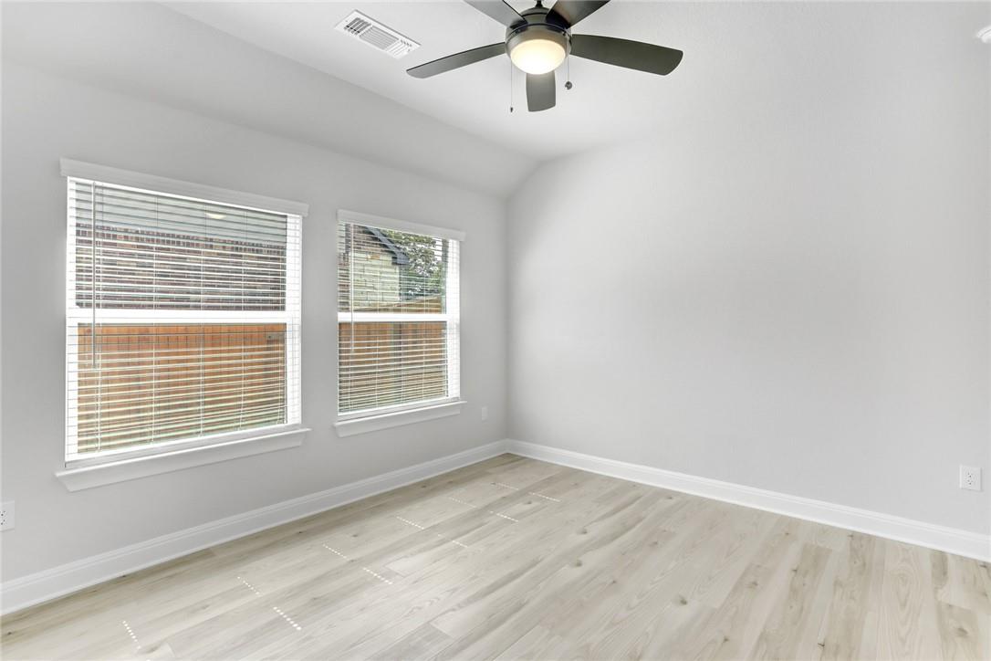 115 Red Oak PL