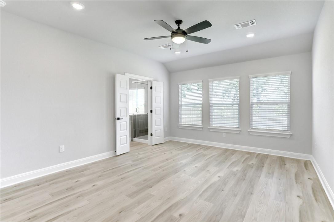 115 Red Oak PL
