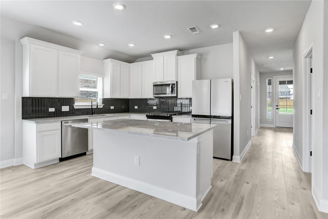 115 Red Oak PL
