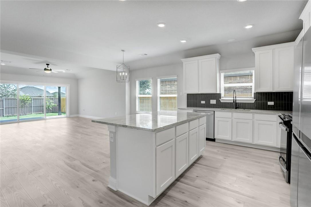 115 Red Oak PL