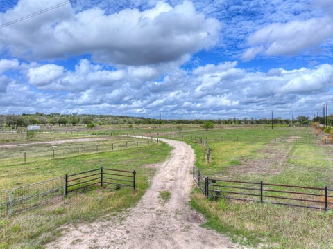 Photo of 2551 Scull RD, Martindale, TX 78655 (MLS # 8597544)