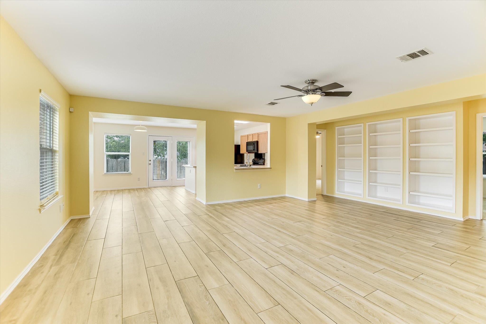 210 Deercreek LN