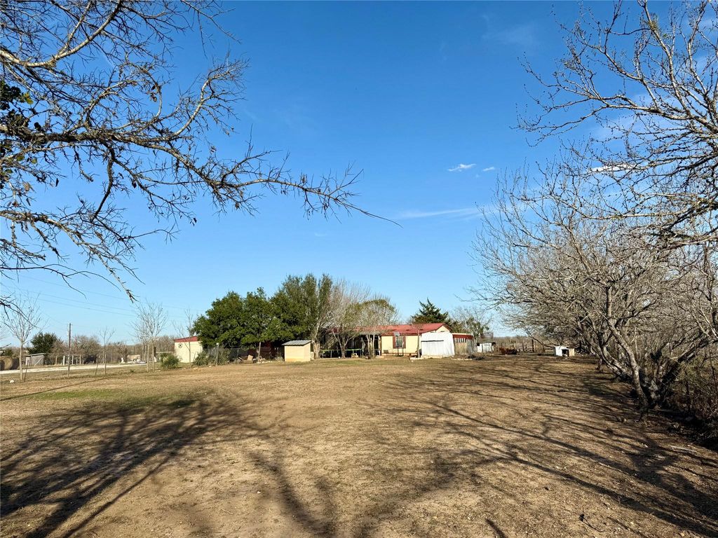 Photo of 685 Fox LN, Lockhart, TX 78644 (MLS # 4067184)