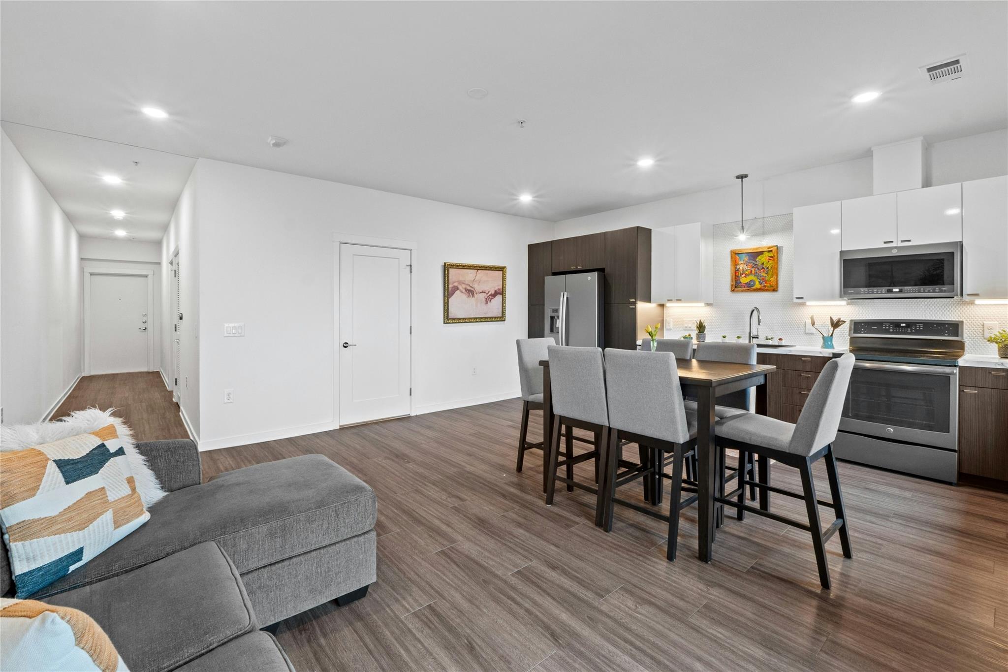 4361 S Congress Ave 402