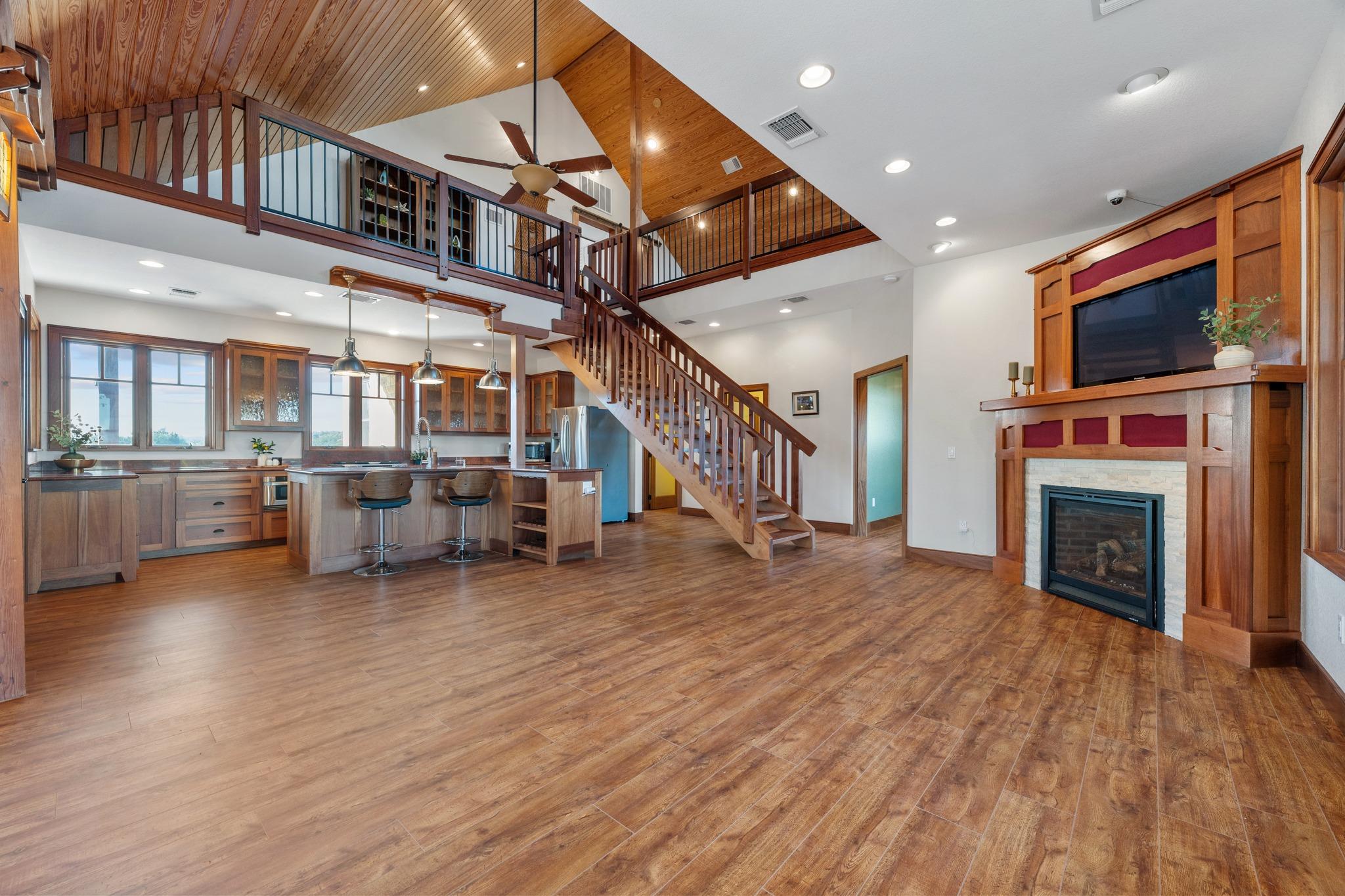 685 Hidden Creek DR
