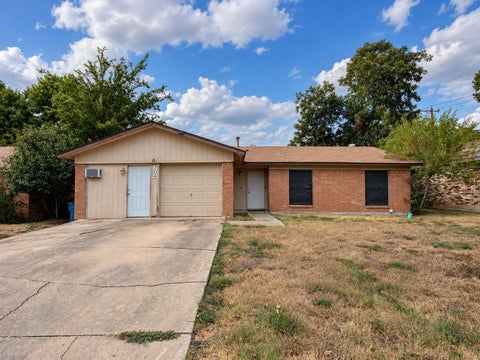 Photo of 704 Drake LN, Taylor, TX 76574 (MLS # 4153345)
