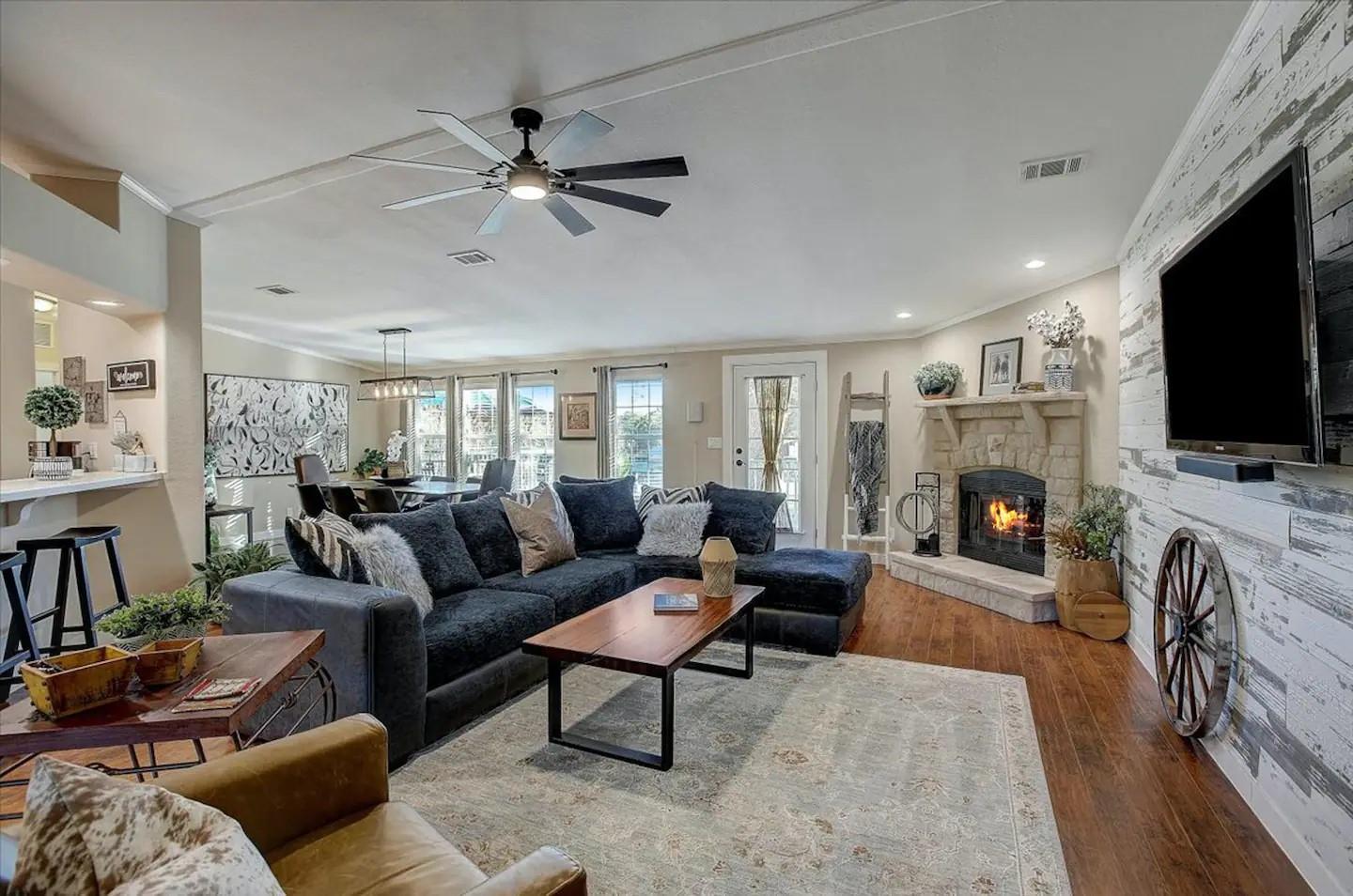 3001 Cox RD