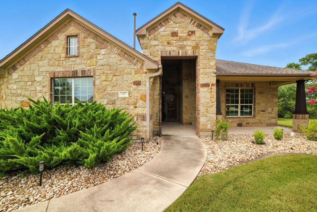 Photo of 107 Tylee CIR, Bastrop, TX 78602 (MLS # 4135550)