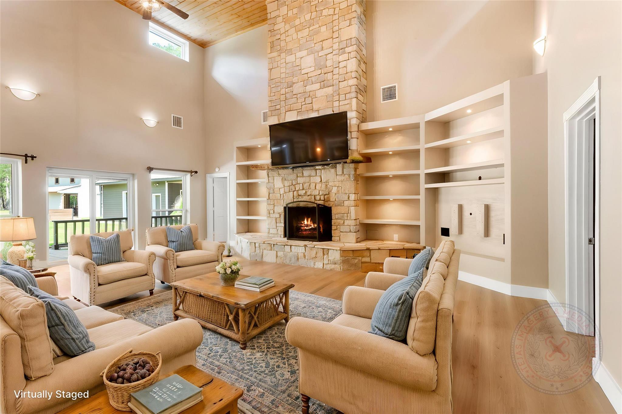 419 Vista Del Lago DR