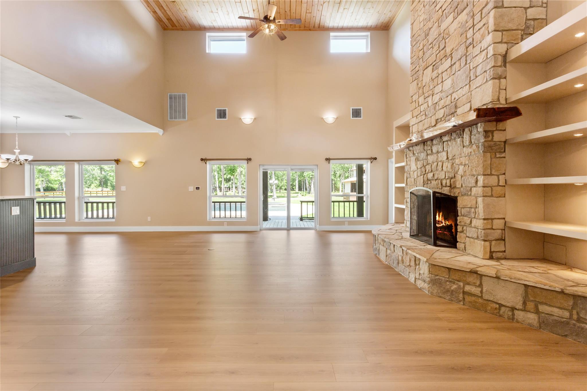 419 Vista Del Lago DR