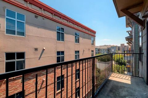 Photo of 2515 Pearl St #608, Austin, TX 78705 (MLS # 5029943)
