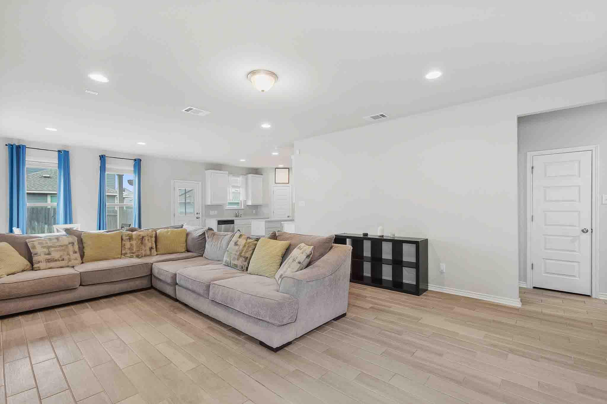 616 Barbary Coast LN