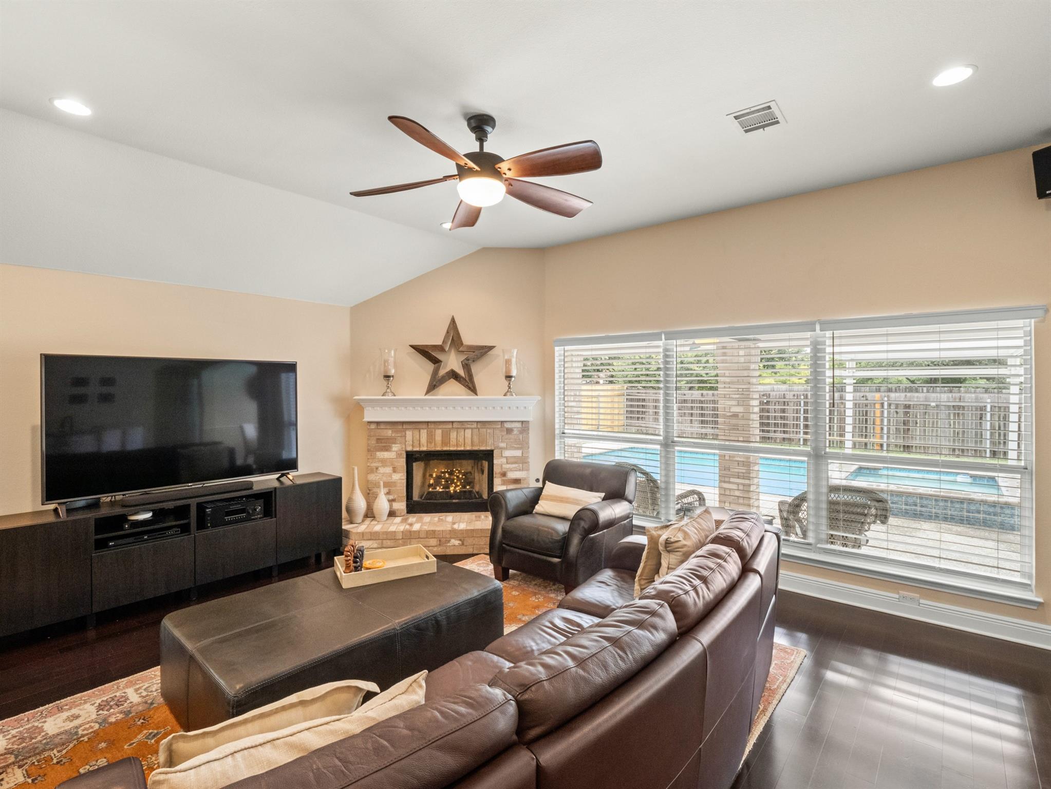 Pflugerville, Texas 78660, United States, 4 Bedrooms Bedrooms, ,2 BathroomsBathrooms,Residential,Active,160063