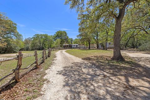 541 Hidden Oaks DR Elgin TX 78621