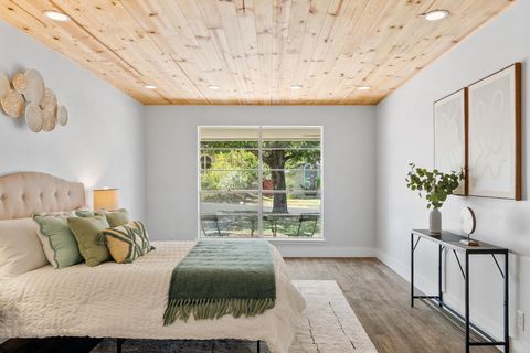Tiny photo for 7503 Berkman DR, Austin, TX 78752 (MLS # 2583965)