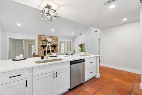 Tiny photo for 7503 Berkman DR, Austin, TX 78752 (MLS # 2583965)