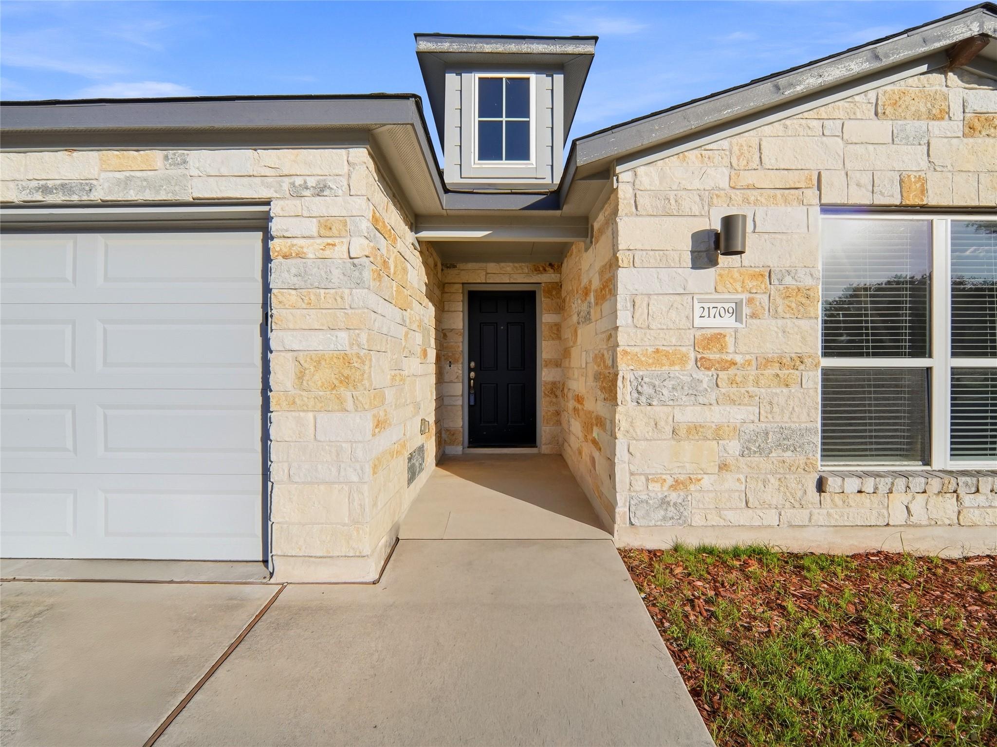 21709 Crystal WAY