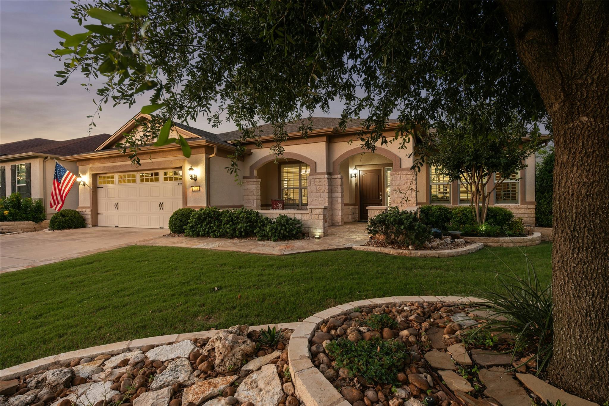 218 Duck Creek LN