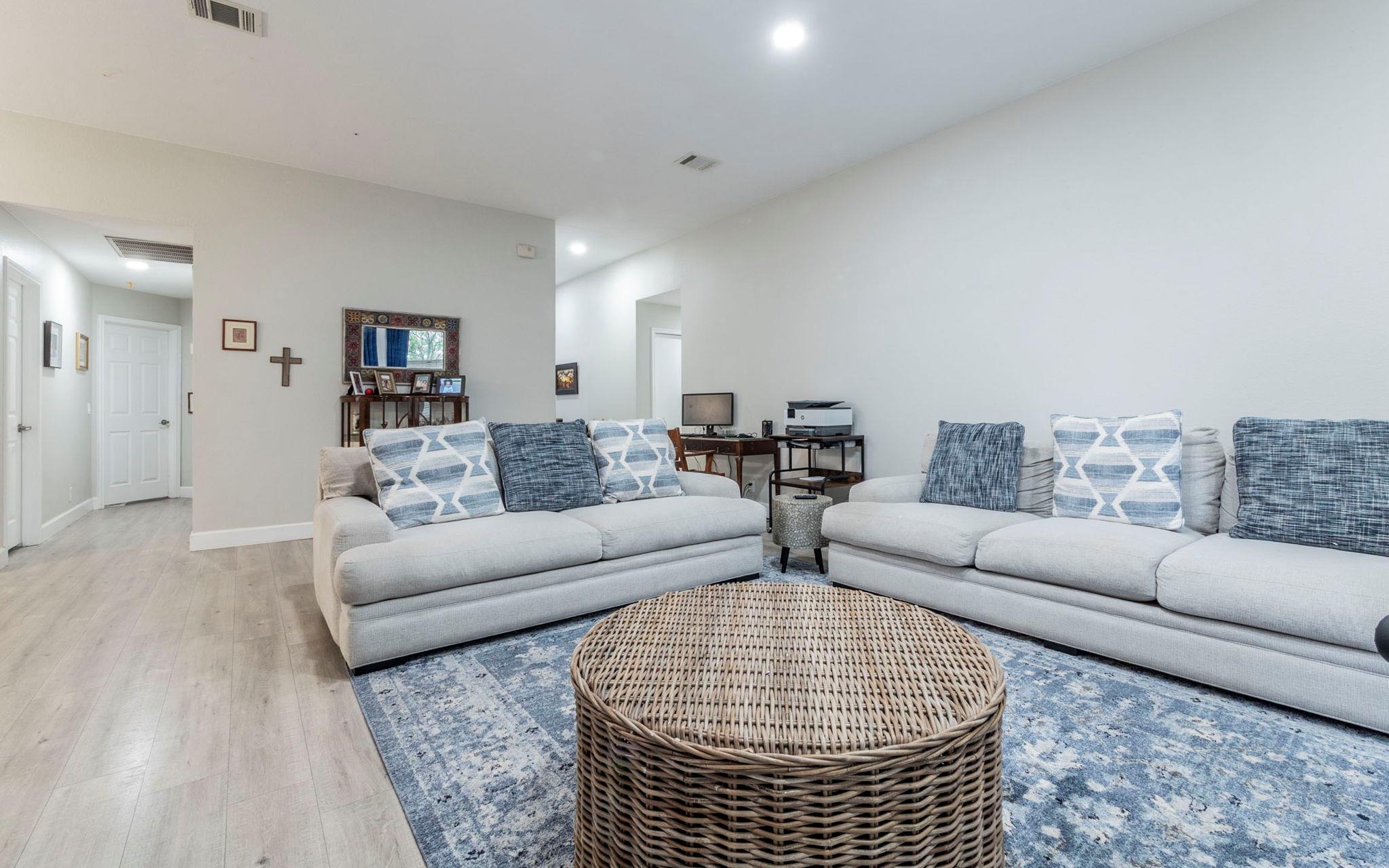 1601 NATURAL BRIDGE LN